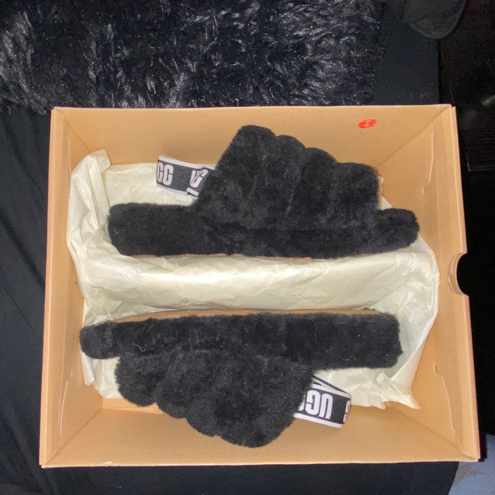 Women size 11 fluff yeah UGG slides